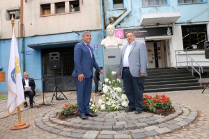 Homenajes a Gabriela Mistral (2)