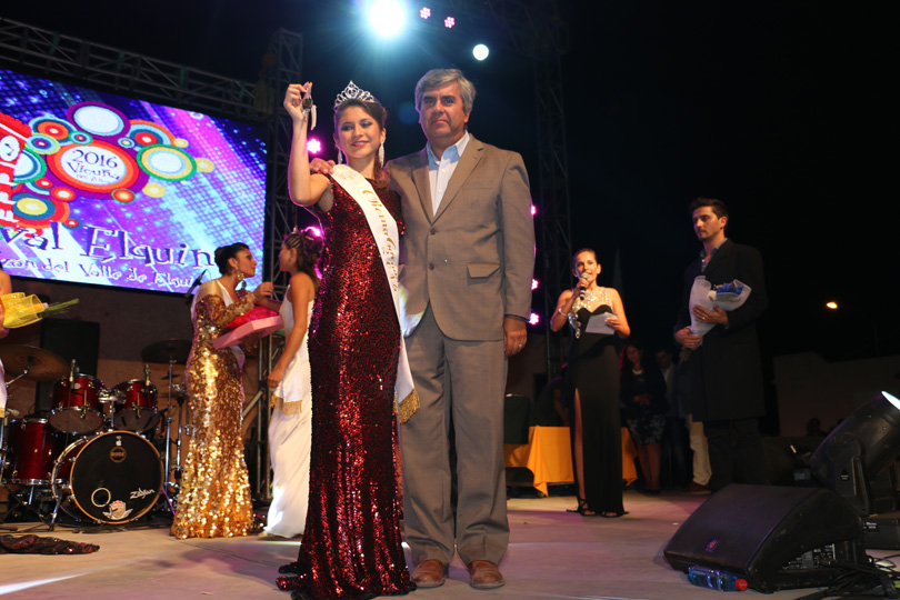 Photo of Coronación de Ignacia Tagle y actuación de Los Vásquez se cierra el Carnaval Elquino 2016