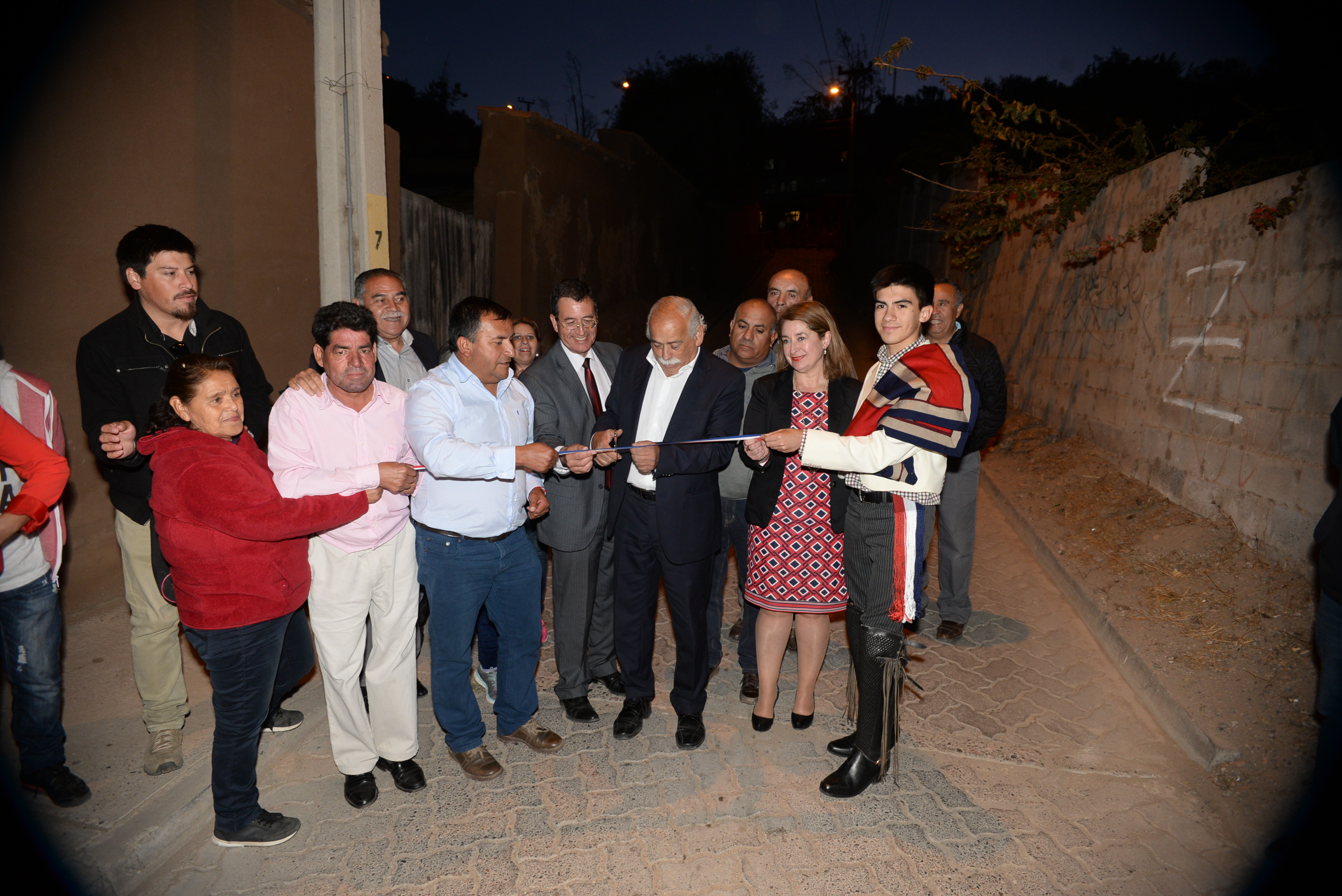 Photo of Inauguran oficialmente pavimentación de camino en Algarrobito