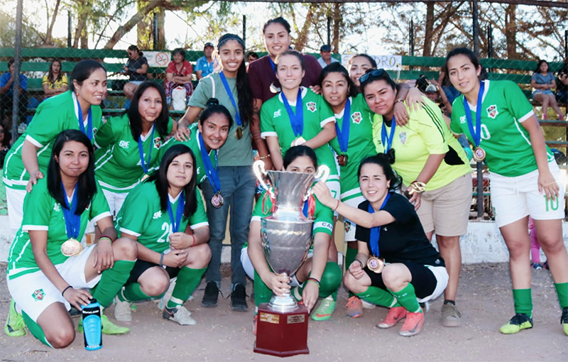 Photo of CD Unión Esperanza de El Tambo se quedó con la copa de las “súper campeonas 2019”