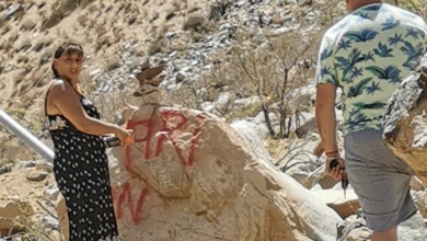 Photo of Sorprenden a pareja rayando rocas en cerros de Cochiguaz en el «Día del Amor»