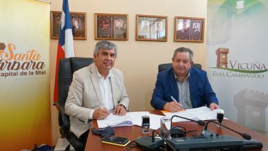 Photo of Firman convenio de colaboración entre municipios de Vicuña y Santa Bárbara